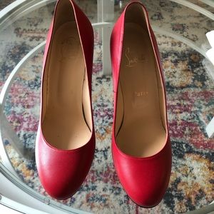 Worn once!!! Red Loubs simple pumps!